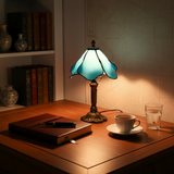 Κλασική λάμπα με καπέλο σε σχήμα πετάλου